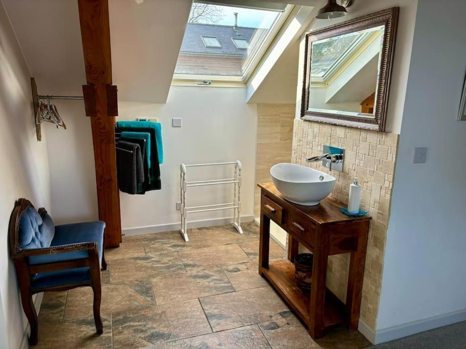 Little Bream - Pretty Cosy Cottage, Sea Views, Walk To The Beach Mawnan Smith Exteriör bild