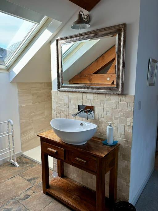 Little Bream - Pretty Cosy Cottage, Sea Views, Walk To The Beach Mawnan Smith Exteriör bild