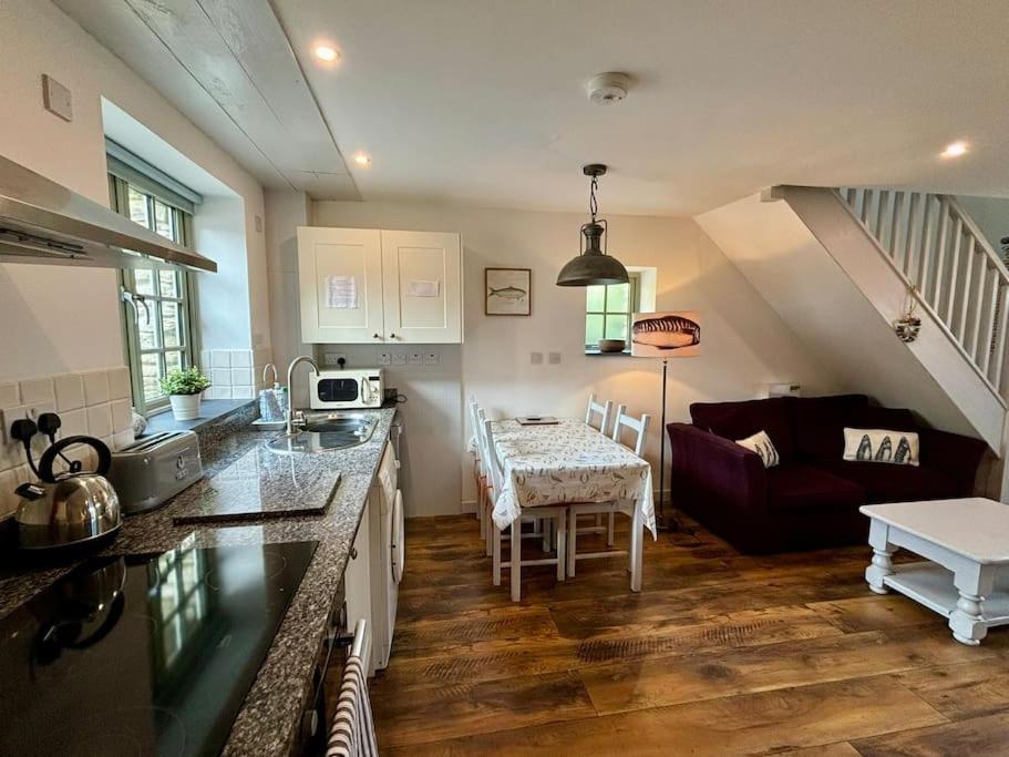 Little Bream - Pretty Cosy Cottage, Sea Views, Walk To The Beach Mawnan Smith Exteriör bild