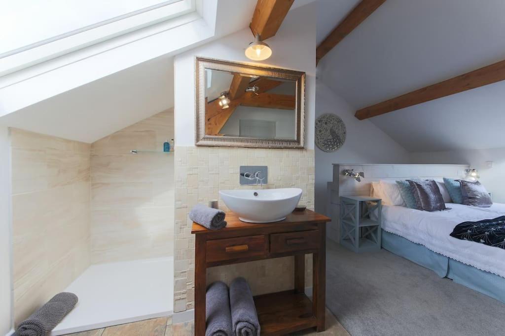Little Bream - Pretty Cosy Cottage, Sea Views, Walk To The Beach Mawnan Smith Exteriör bild